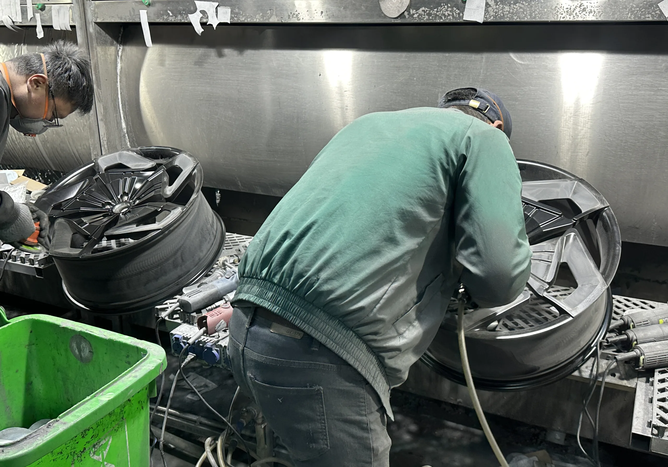 Forged wheel hub grinding and processing workshop scaled