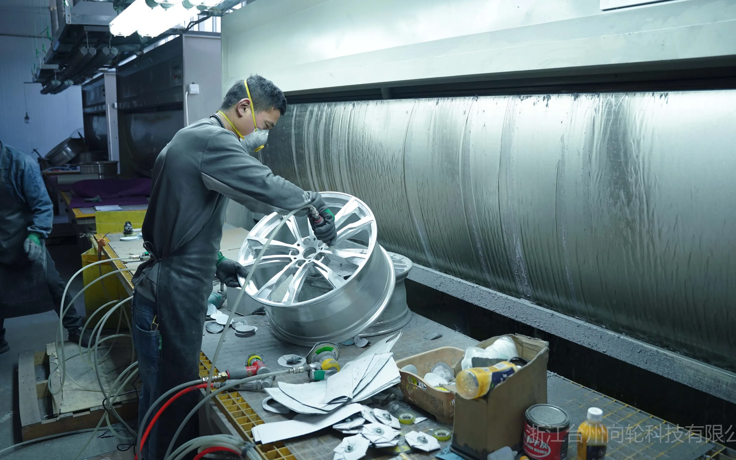 Master polishing wheel rims Master polishing wheel rims scaled