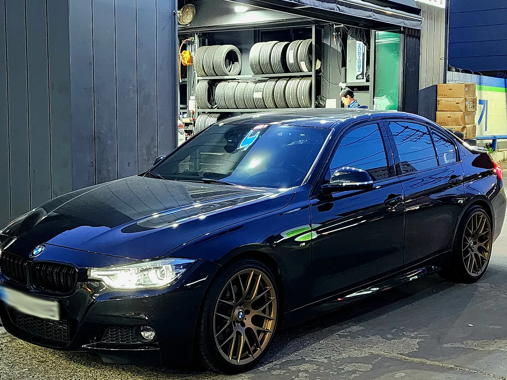 BMF 3 Series F chassis – Custom forged 19-inch factory wheels – Color: Matte bronze