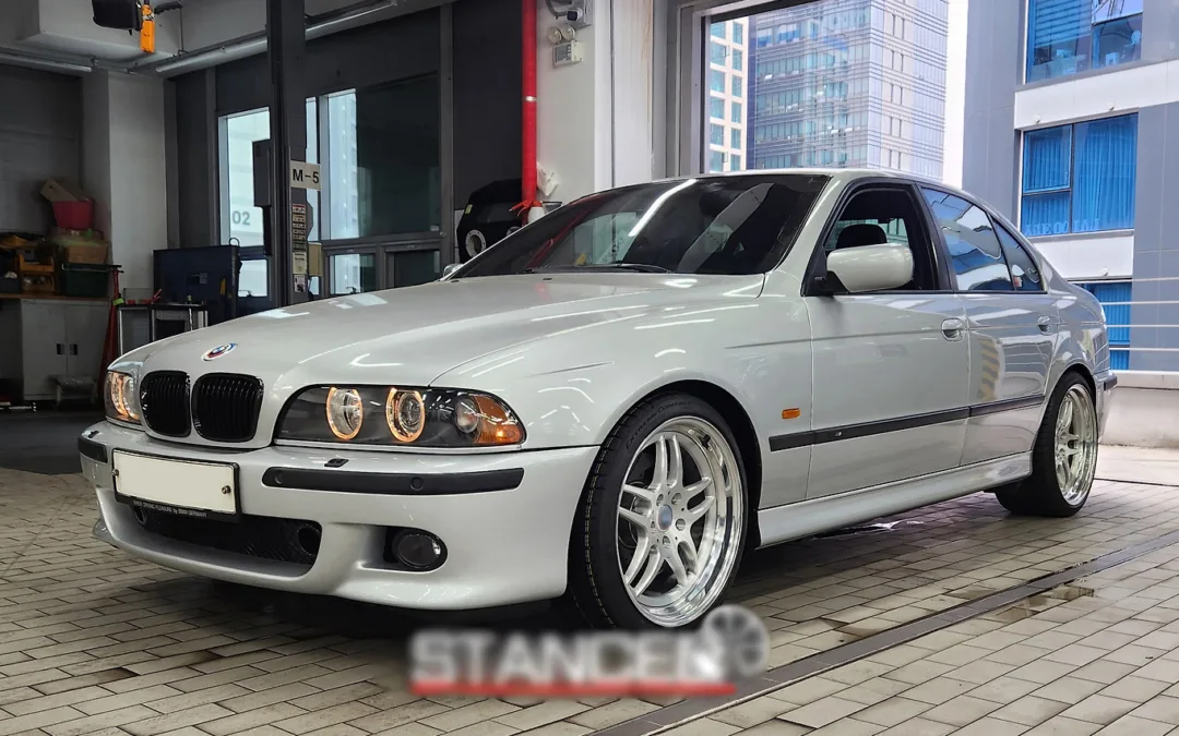 BMW 530 F chassis – Custom forged 19-inch wheels – Color Brushed + Polished center disc