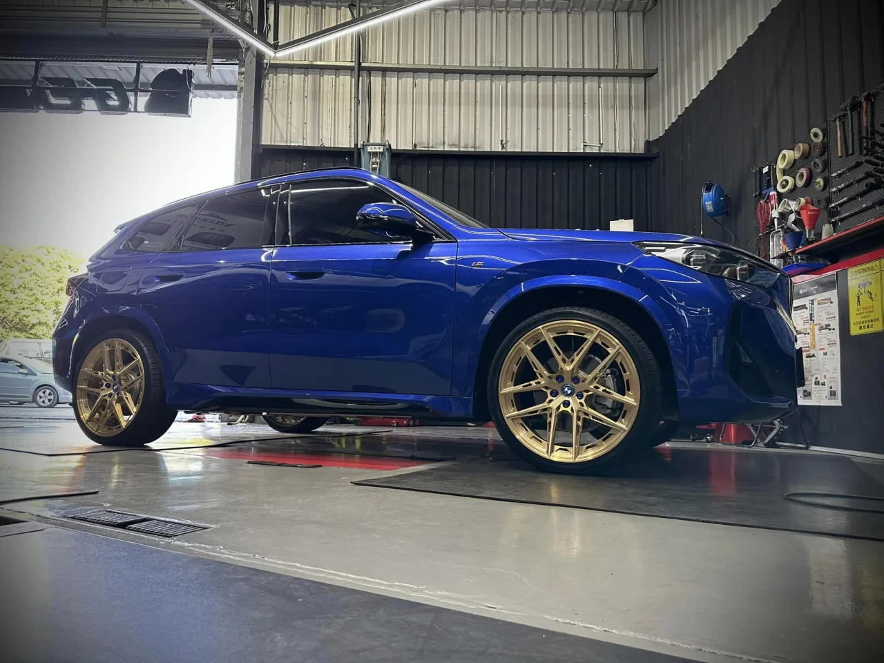BMW ix1 – Custom Forged 21-inch Wheels – Color: Brushed Bronze