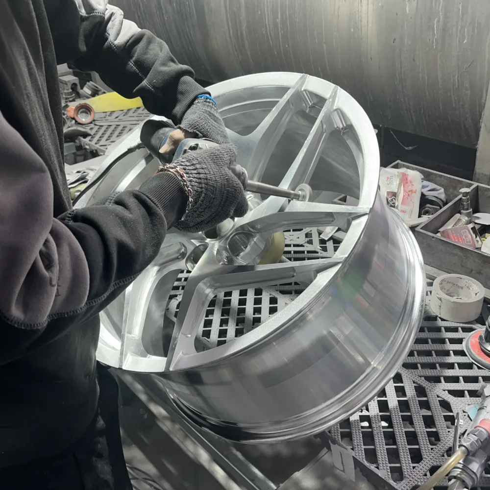 forged wheels Factory Forged wheel hubs are being polished 1 scaled e1781926592740