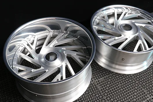 THREE-PIECE WHEELS 35 Advantages of 3 Piece Forged Wheels 5 1