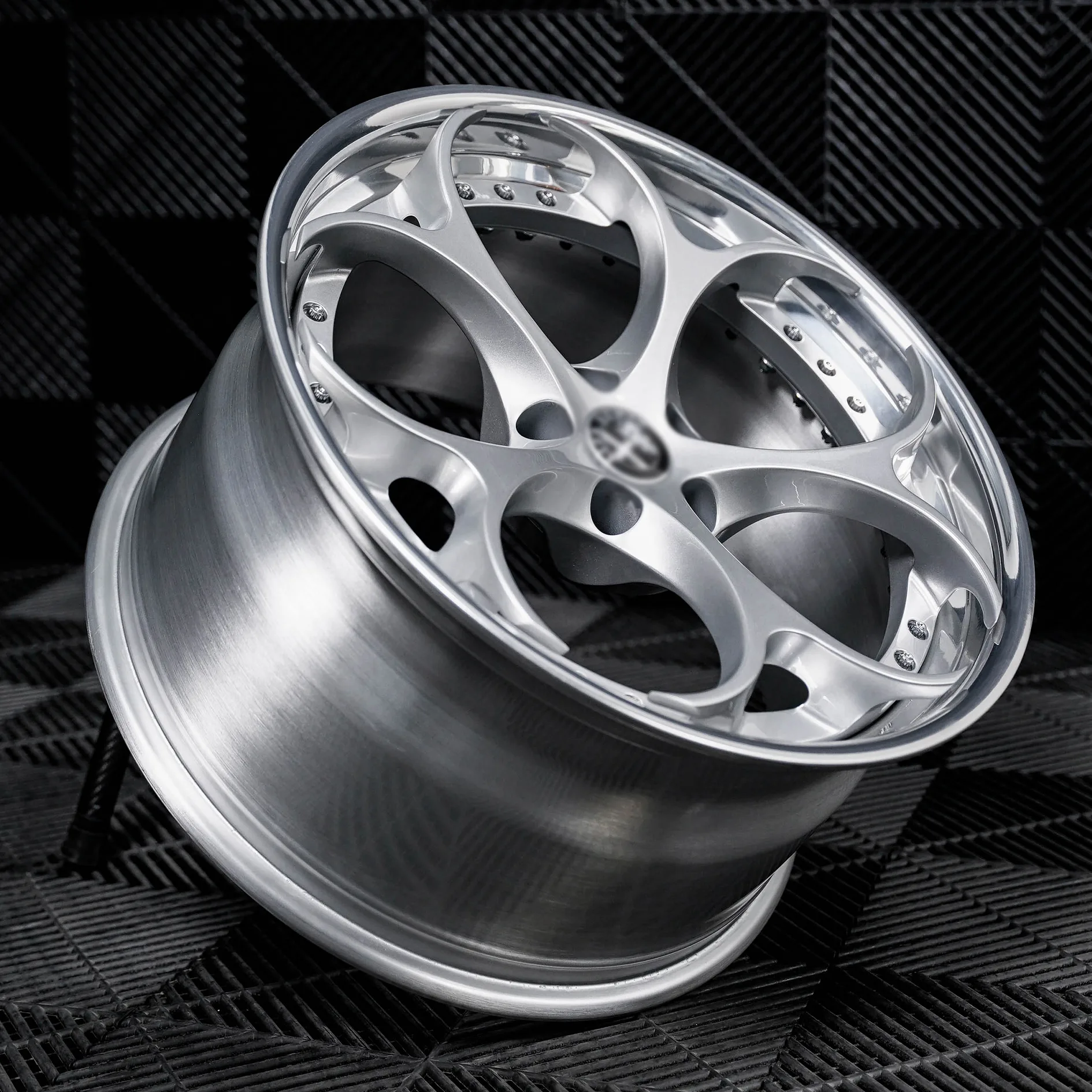 Alfa Romeo Two-Piece Custom Wheel (4) Alfa Romeo Two Piece Custom Wheel 4