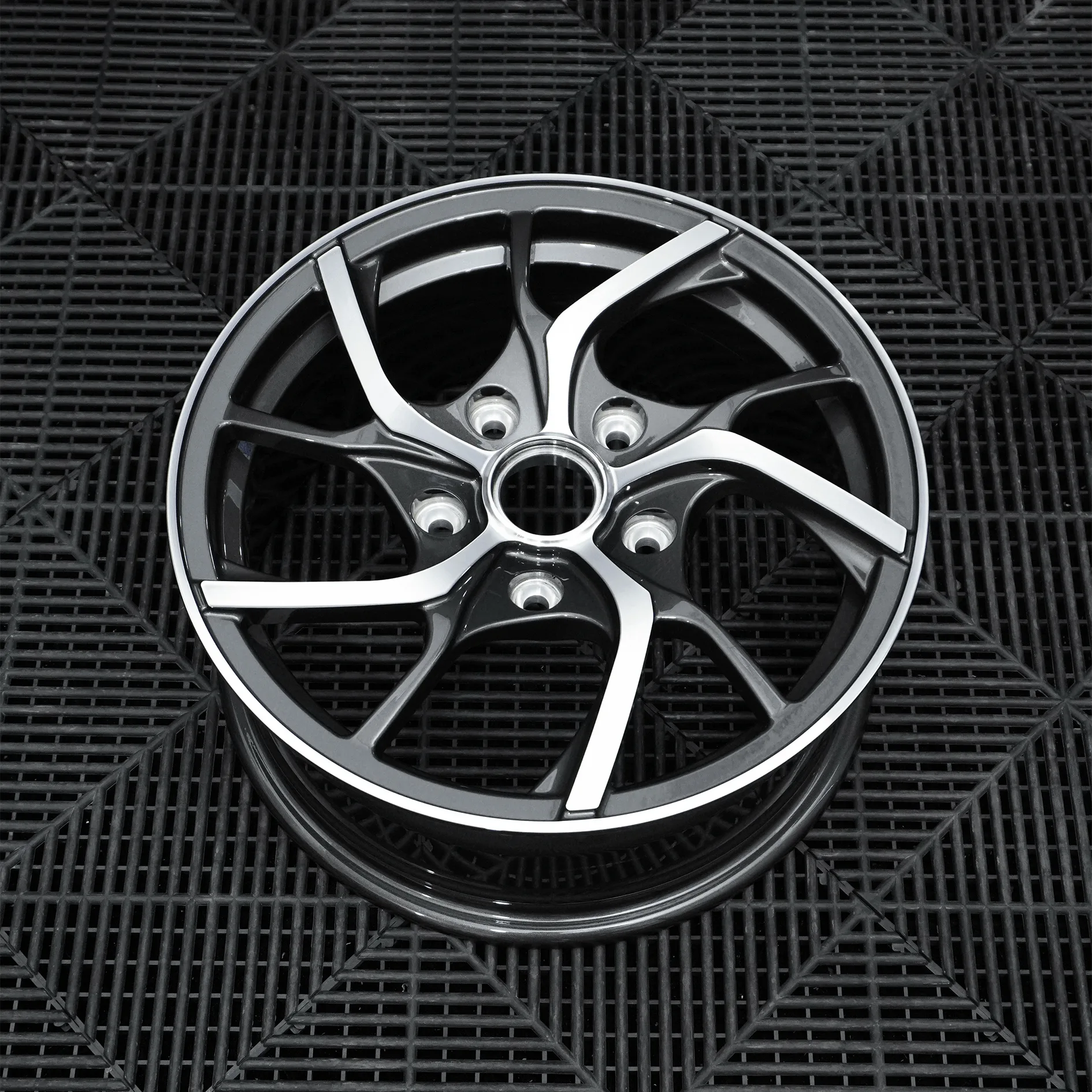 Gloss Gunmetal Cut Face 1