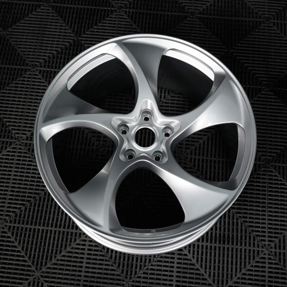 Gloss Silver 1 e1781940681309