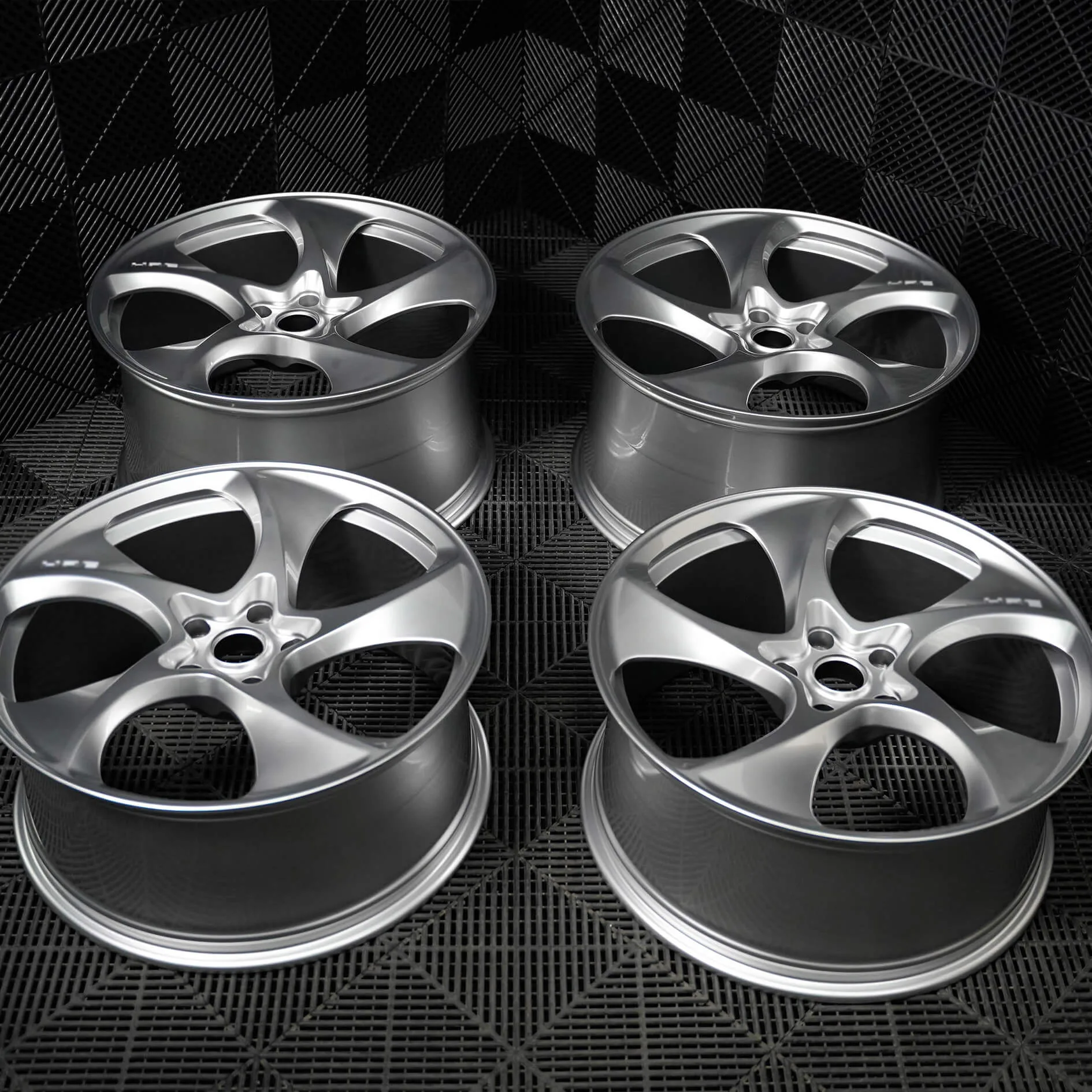 Gloss Silver (5) Gloss Silver 5