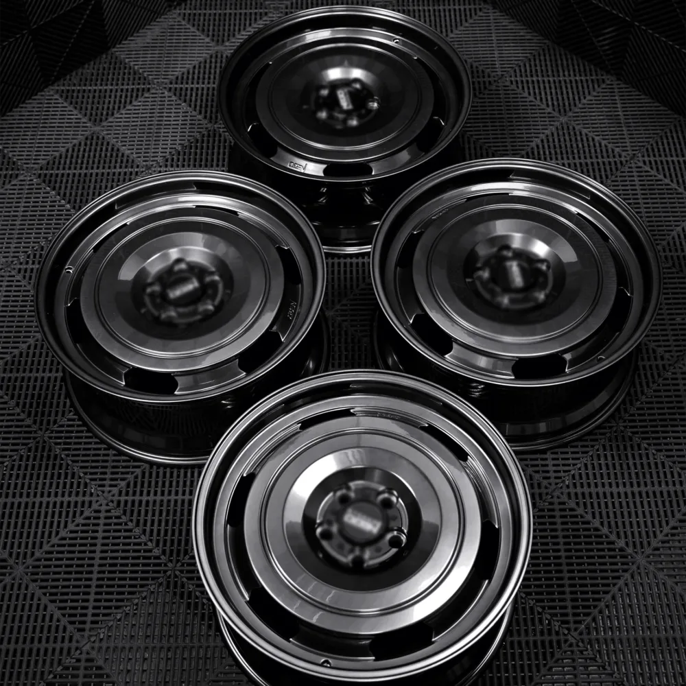 Land Rover – Gloss Black Dish Wheel (4) Land Rover Gloss Black Dish Wheel 4 e1781947964445