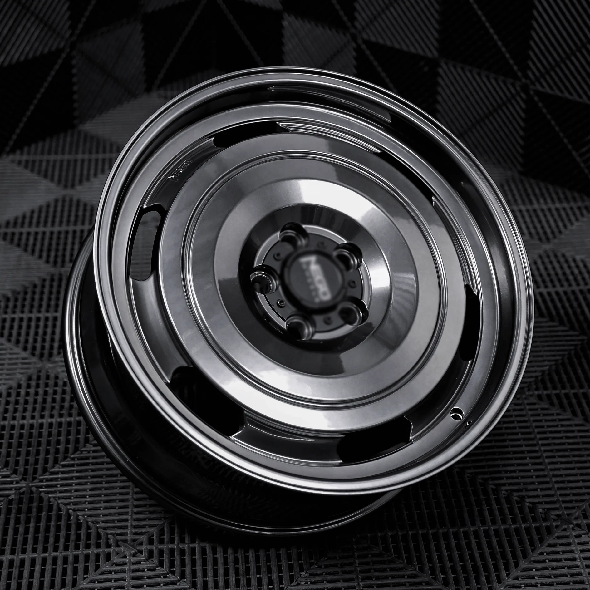 Land Rover – Gloss Black Dish Wheel (6) Land Rover Gloss Black Dish Wheel 6