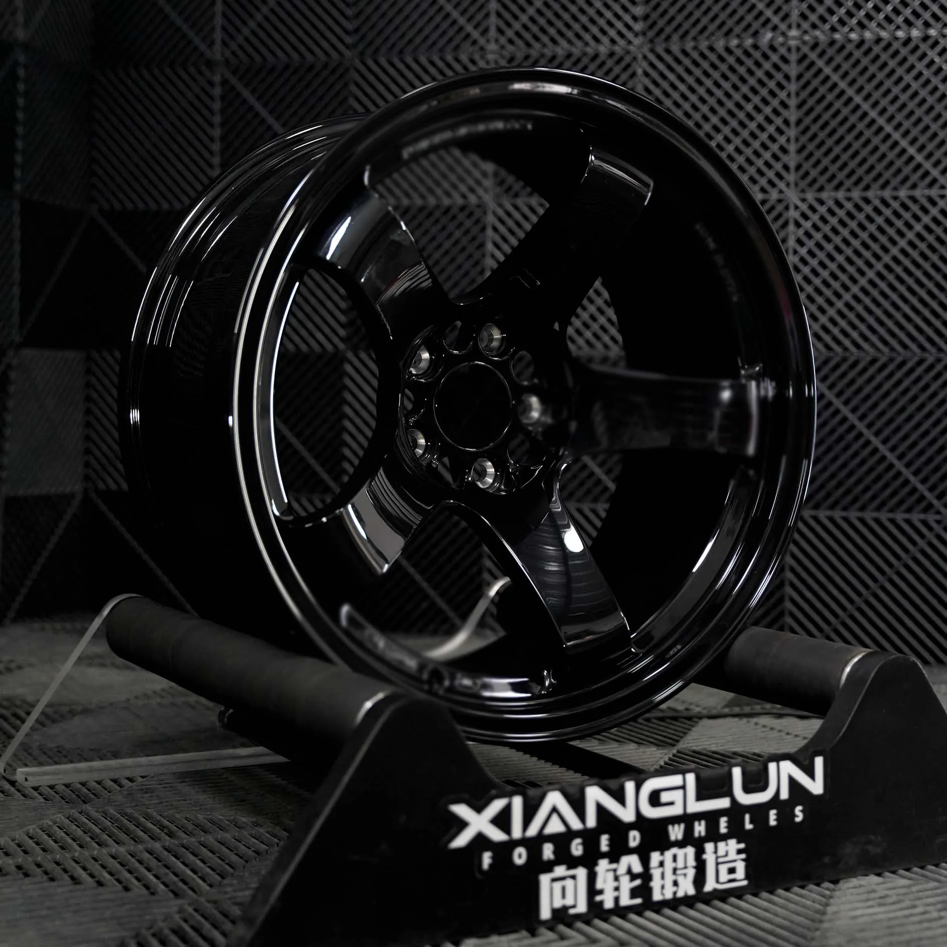 Nissan Gloss Black (1) Nissan Gloss Black 1