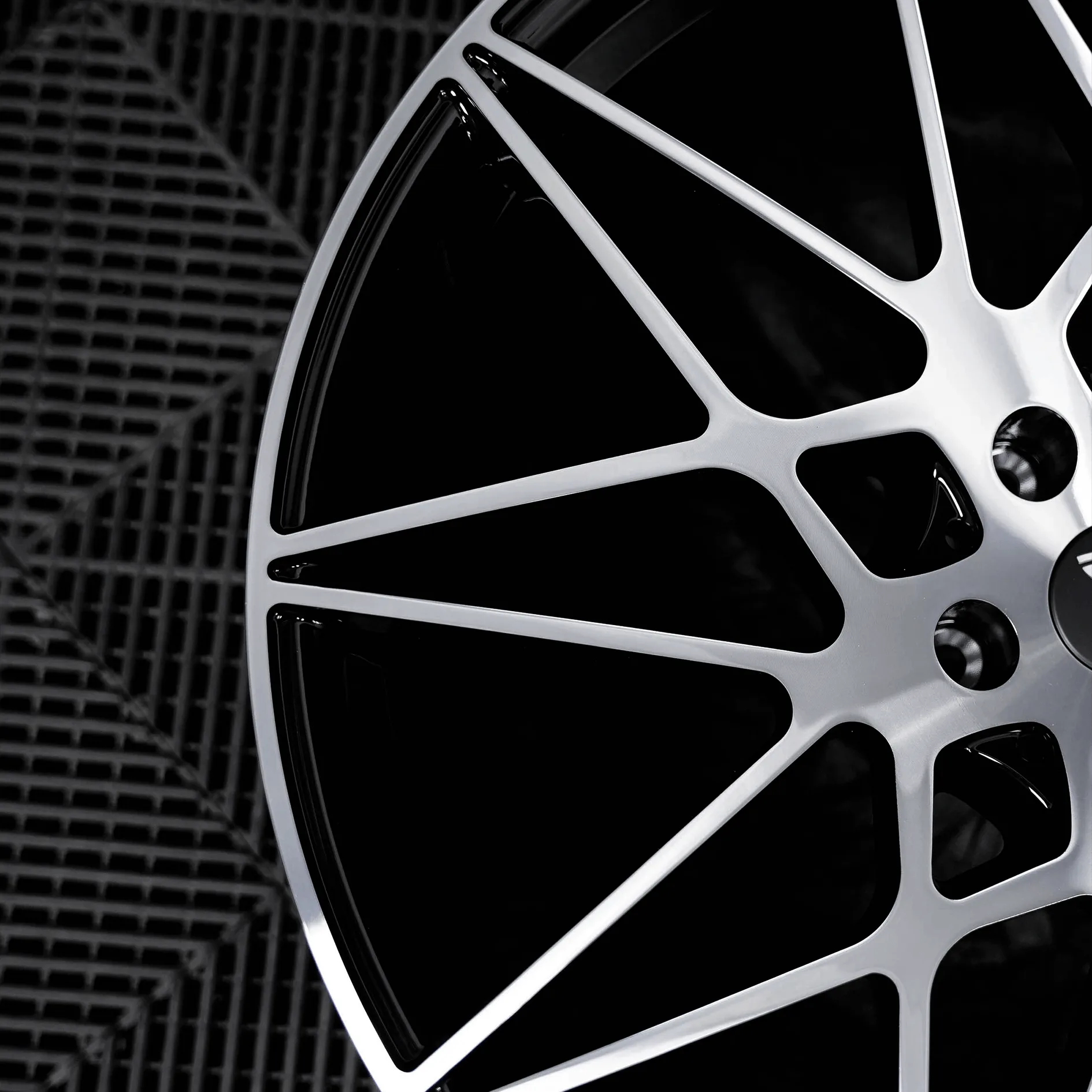 Tesla Gloss Black (2) Tesla Gloss Black 2