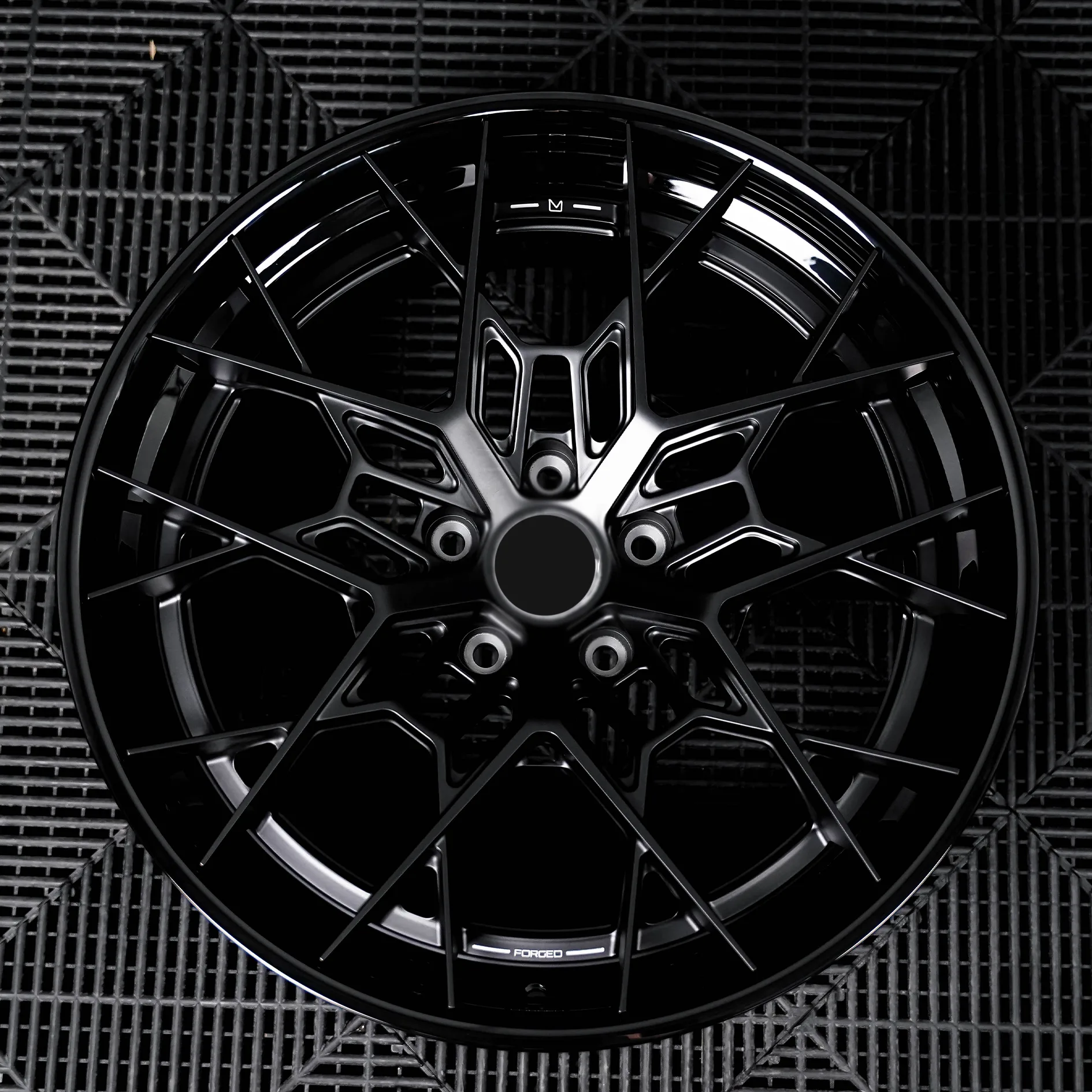 Two Piece，Satin Black Center 1 1