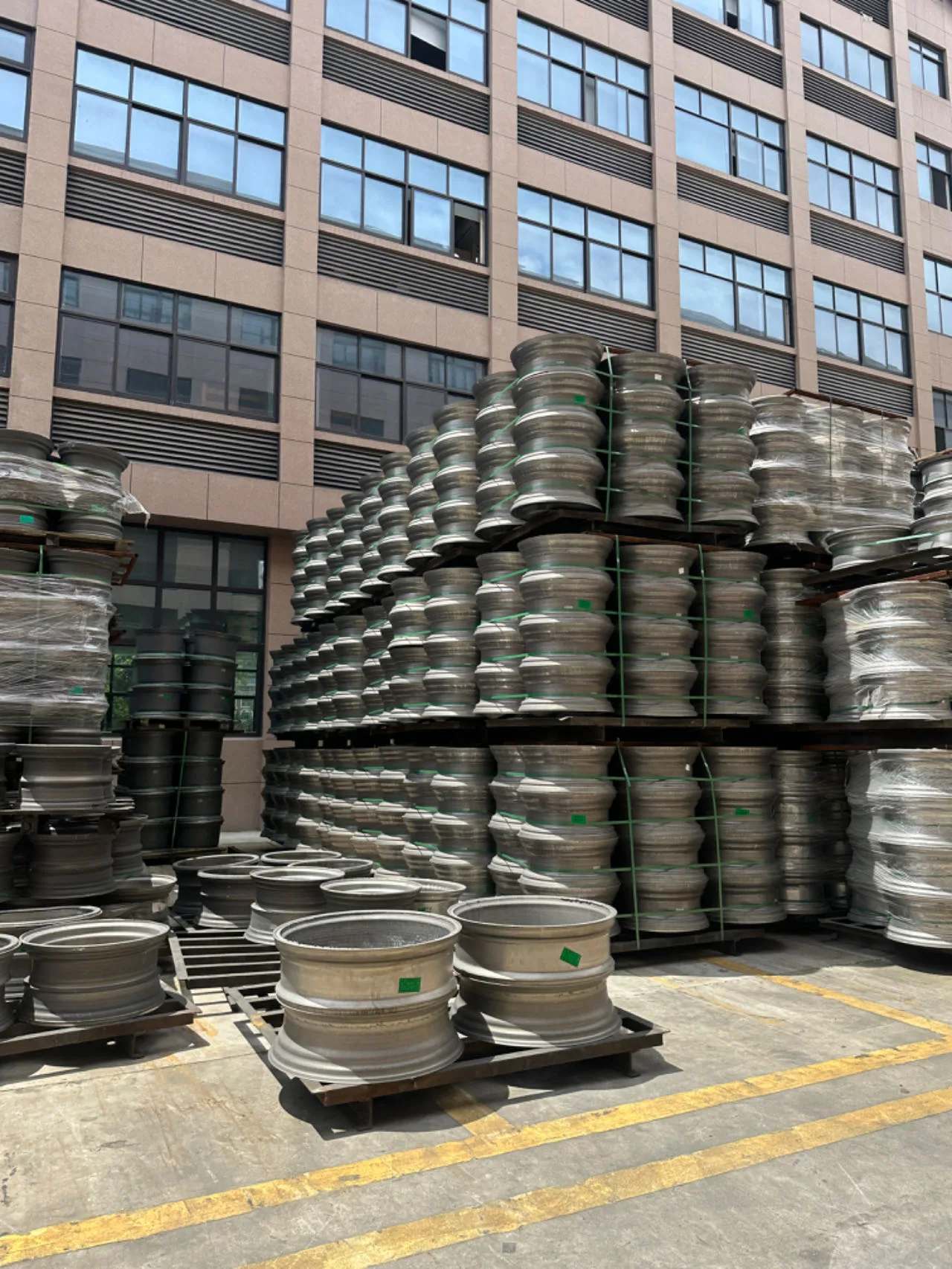 Visiting a Factory for Custom Forged Wheels 2